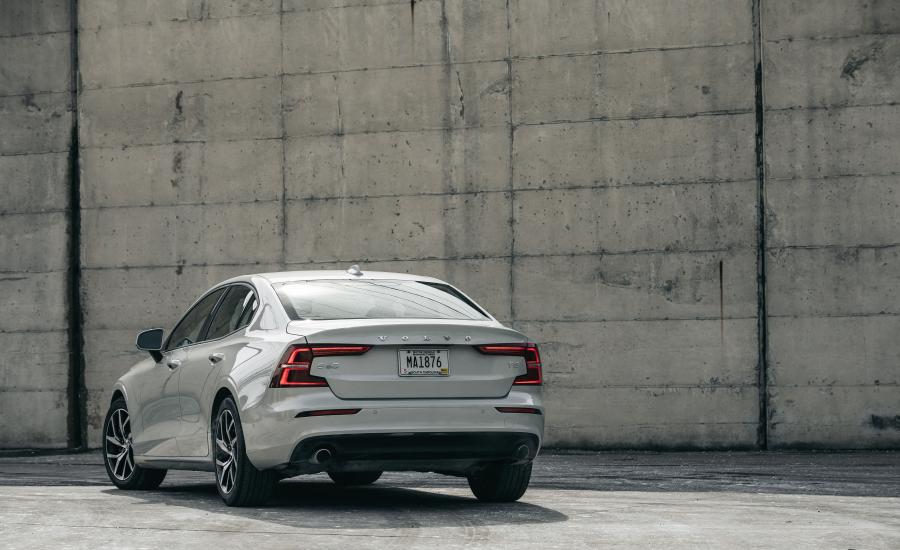  Volvo S60 T5 Momentum 2018 года  (NA) (фото 9 из 41)